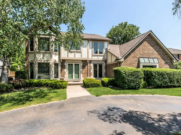 37609 Meadowhill Dr E, Farmington Hills, MI 48335