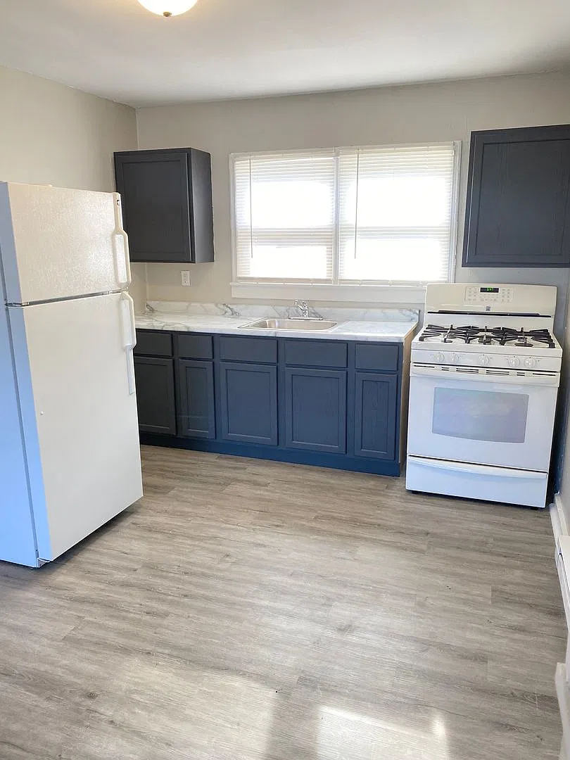 415 N Sheldon St — Photo 4