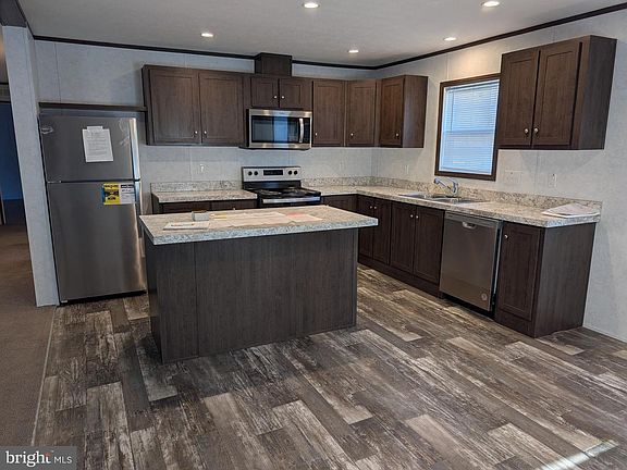 5th image of 23 Stony Chase Dr