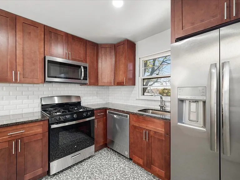 77 Alta Ave — Photo 3