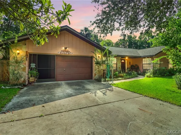 32 Palm Circle Dr, Inglis, FL 34449