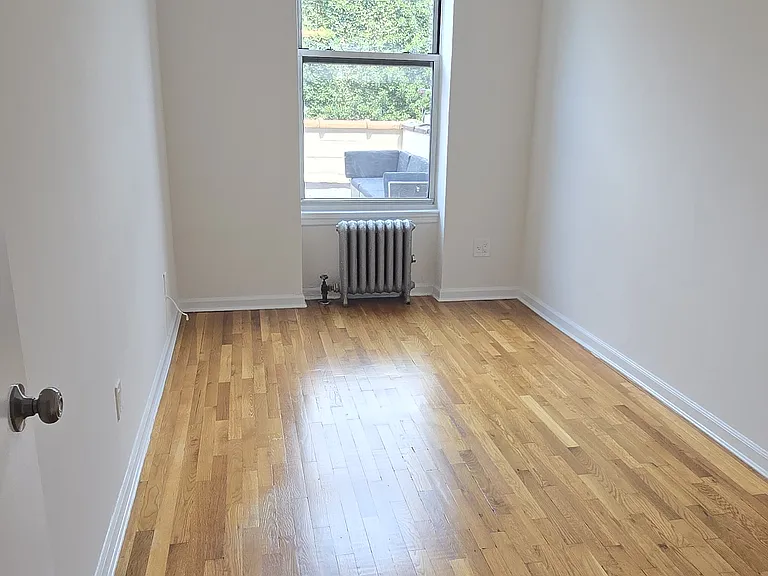 127 W 75th St #3R — Photo 4