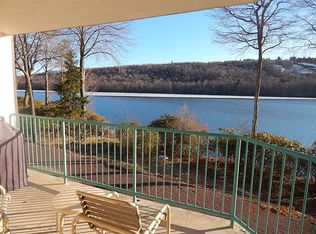 255 Pine Point Dr, Lake Harmony, PA 18624