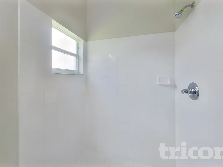 7833 Manor Dr — Photo 10
