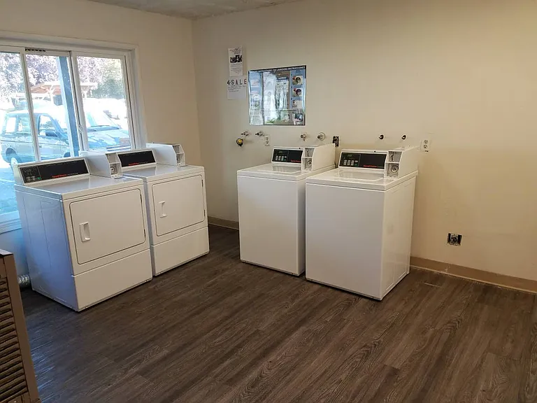 Hawthorne Villa Apartments — Photo 18