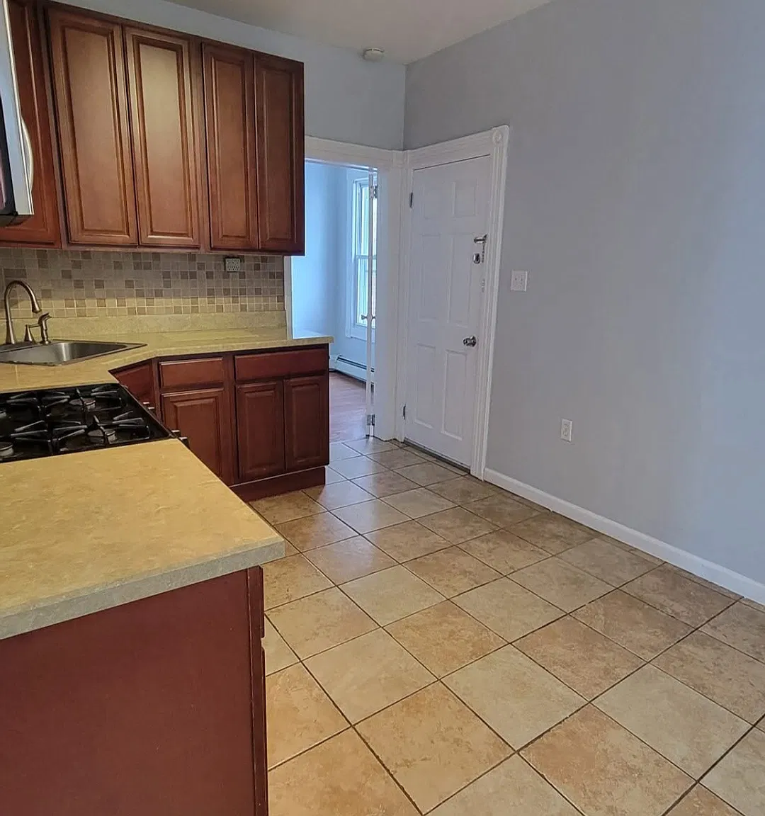 526 River St — Photo 2