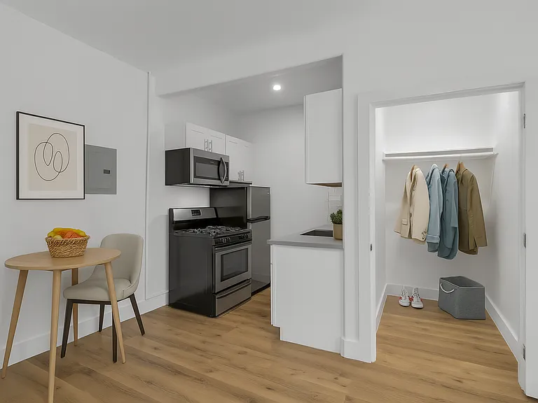 4 WEEKS FREE ON A 13 MONTH LEASE — Photo 13