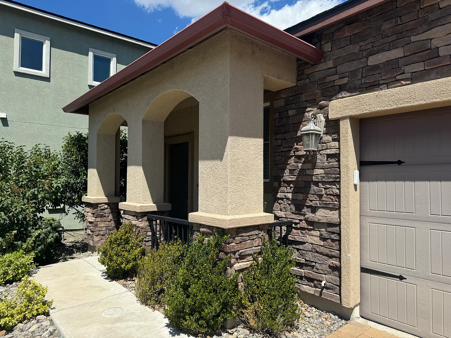 3 bed, 3.0 bath, 1723 sqft, $2,575 — Photo 2