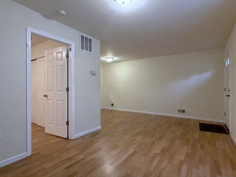 36 Howard Ct — Photo 3