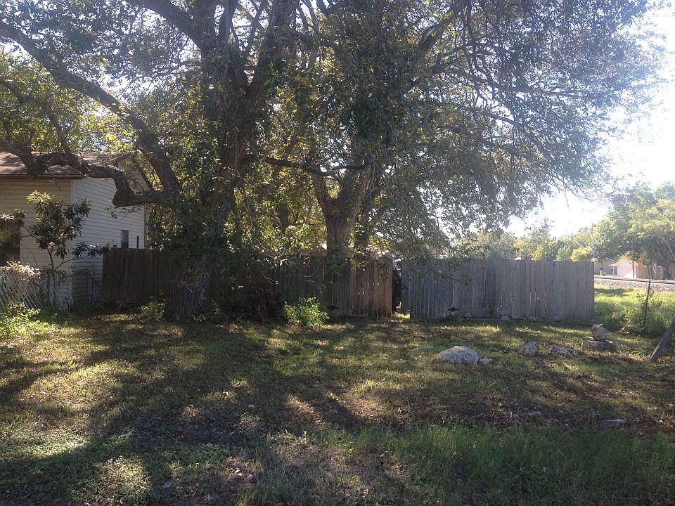 1st image of 895 N Houston Ave