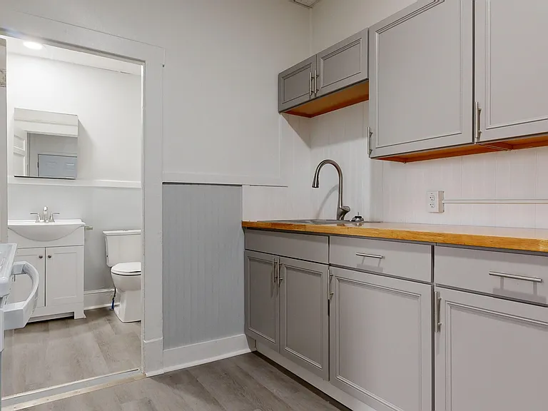 901 Main St #4 — Photo 12