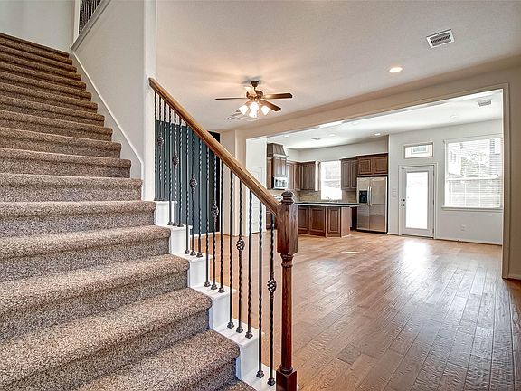 5th image of 20 Cheswood Manor Ct