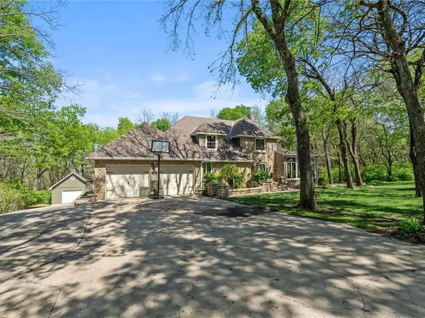 26208 S Southwood Rd, Harrisonville, MO 64701