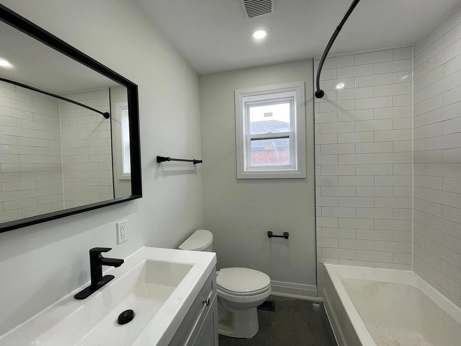 552 Cannon St East — Photo 4