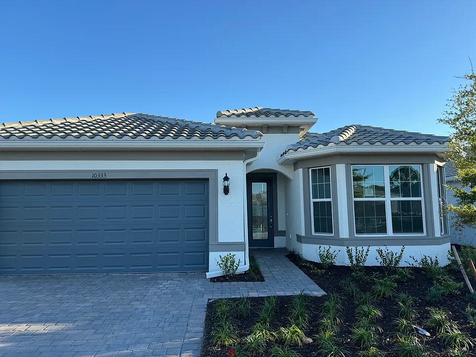 Sun Isle Dr