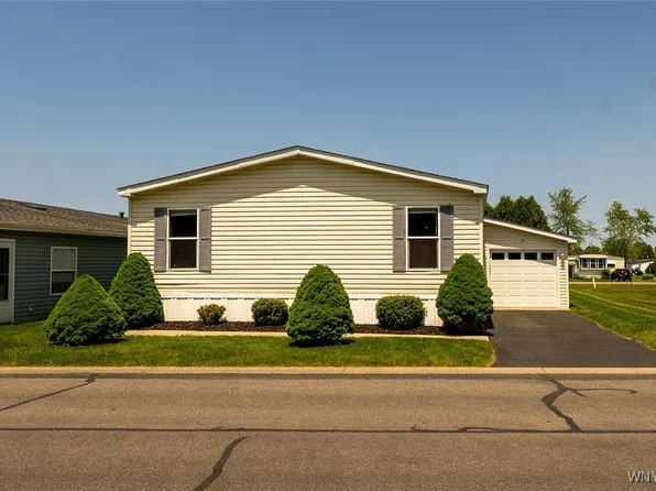 493 Jim Kelly Dr, Lockport, NY 14094