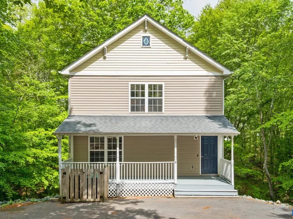 8 Sandy Beach Ct, Palmyra, VA 22963