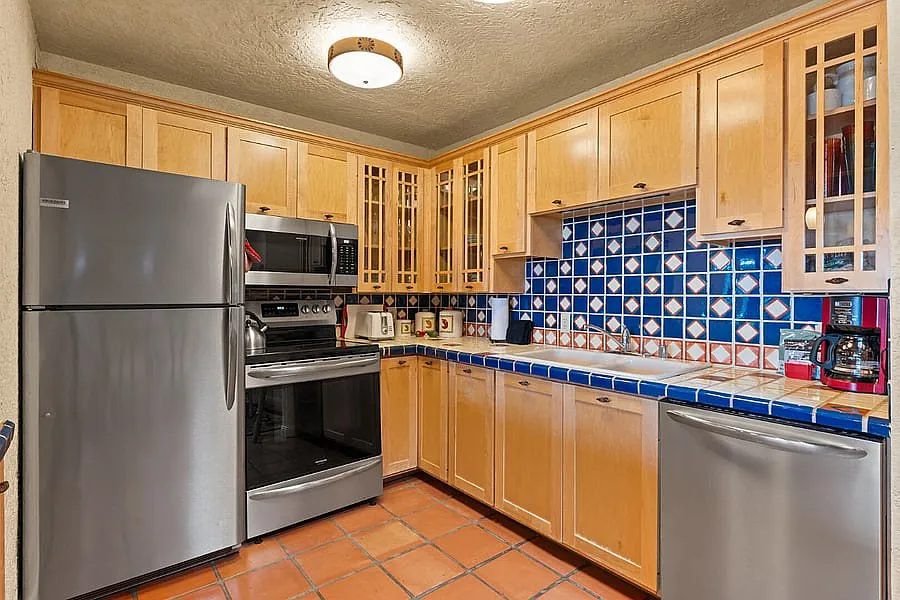 2 bed, 984 sqft, $4,500 — Photo 2