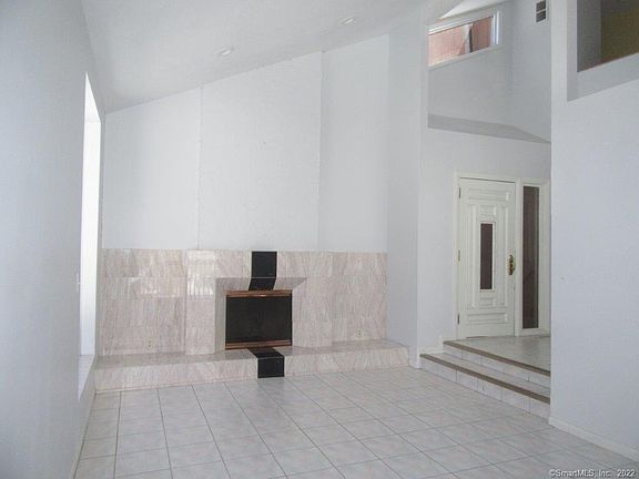 5th image of 3 Watercliff Cir
