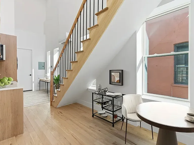 376 Montgomery St #2C — Photo 2