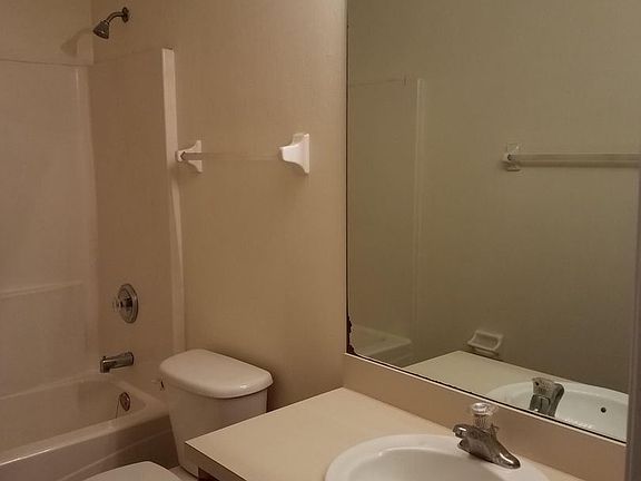2nd image of 965 Eisenhower Blvd APT 2