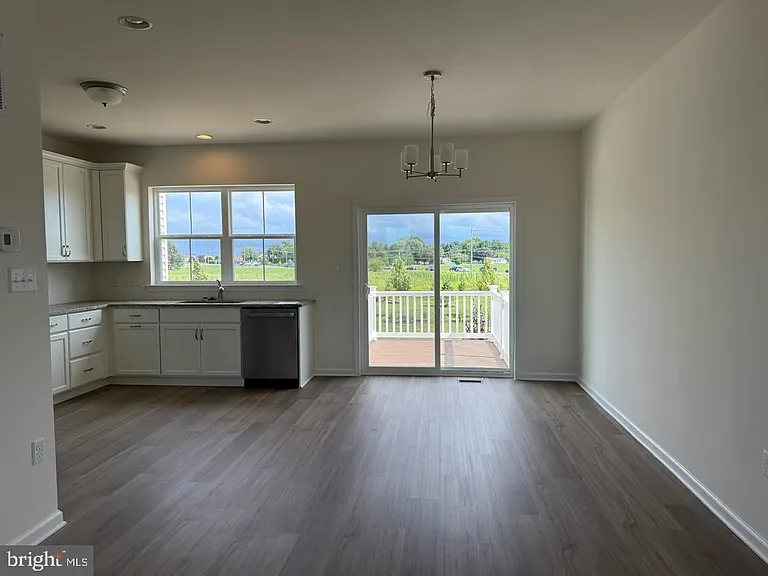 748 Rosler Way — Photo 4