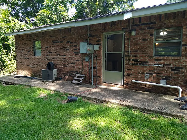 201 Tucker Inn — Photo 30