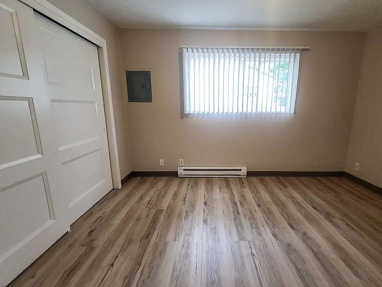 2855 Front 2865 St NE — Photo 54