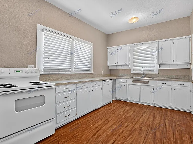 303 S Elm St — Photo 7