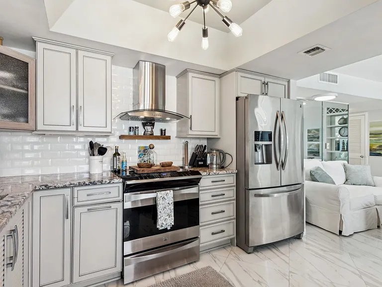 1601 Ocean Dr S #110 — Photo 15