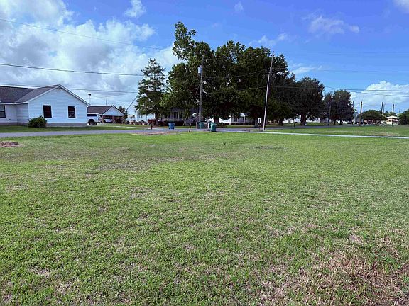 2nd image of 1318 W Avenue F St