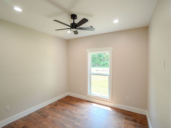 3rd image of 382 Robert Lee Dr