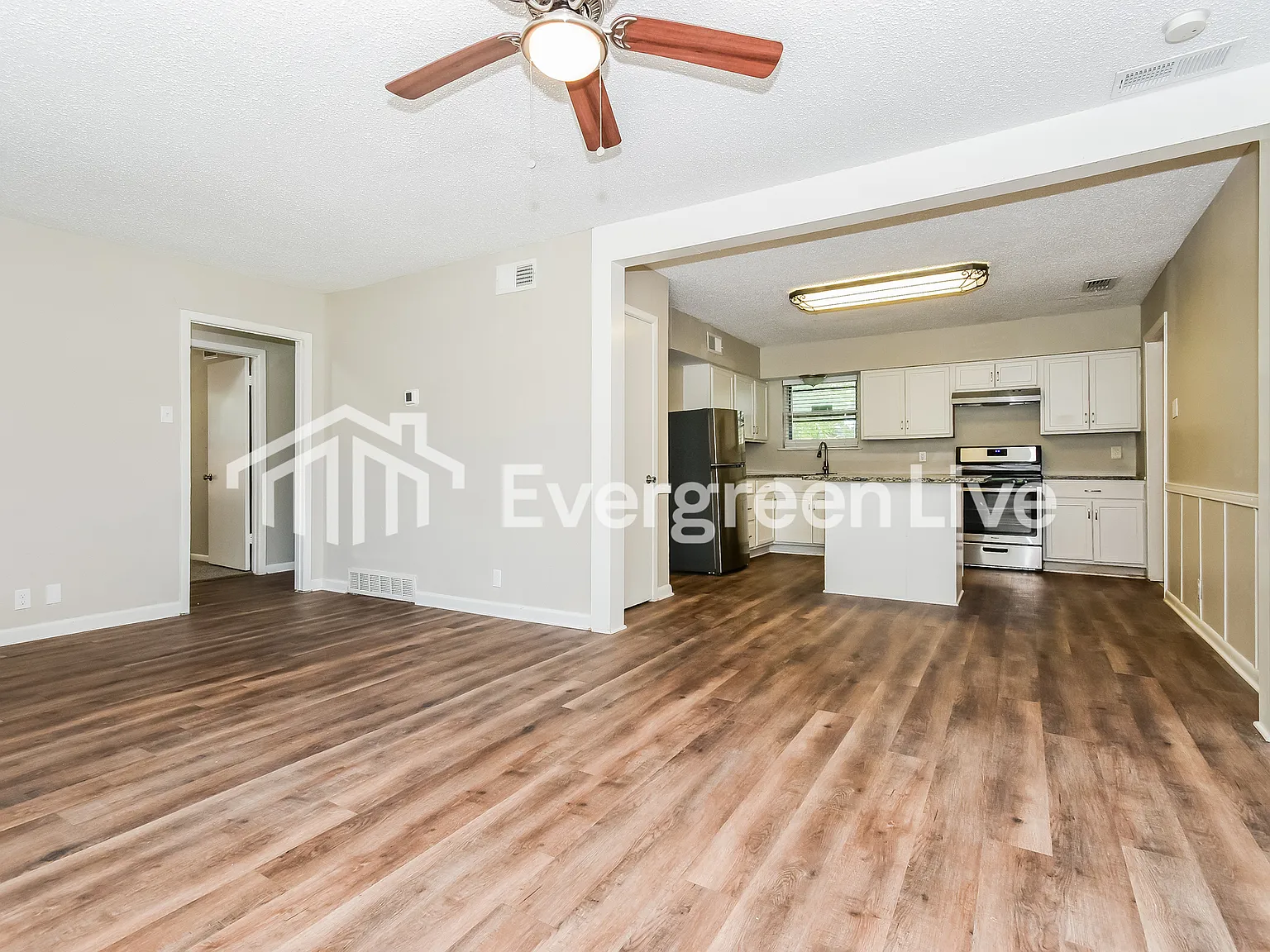 4 bed, 2.0 bath, 2188 sqft, $1,945 — Photo 4