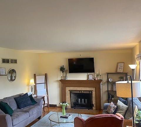 5th image of 3100 W 79th St