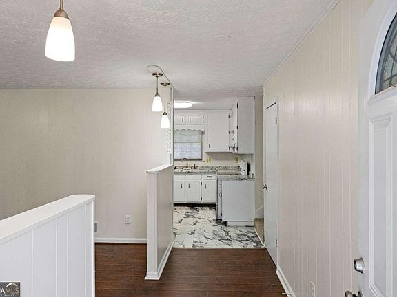 4th image of 4220 Terrace Dr