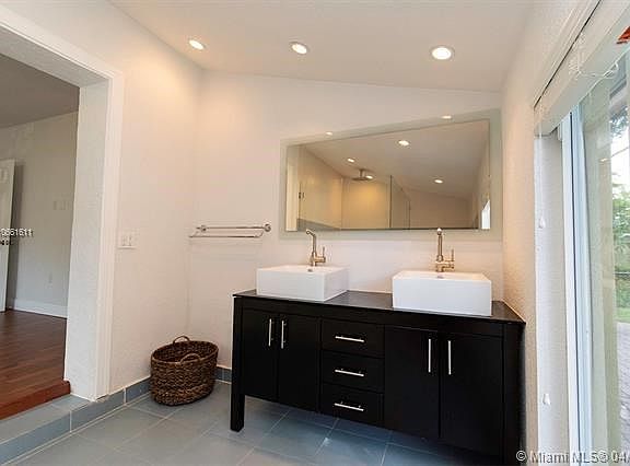 Master Bath w Double Sinks w Wood Cabinetry