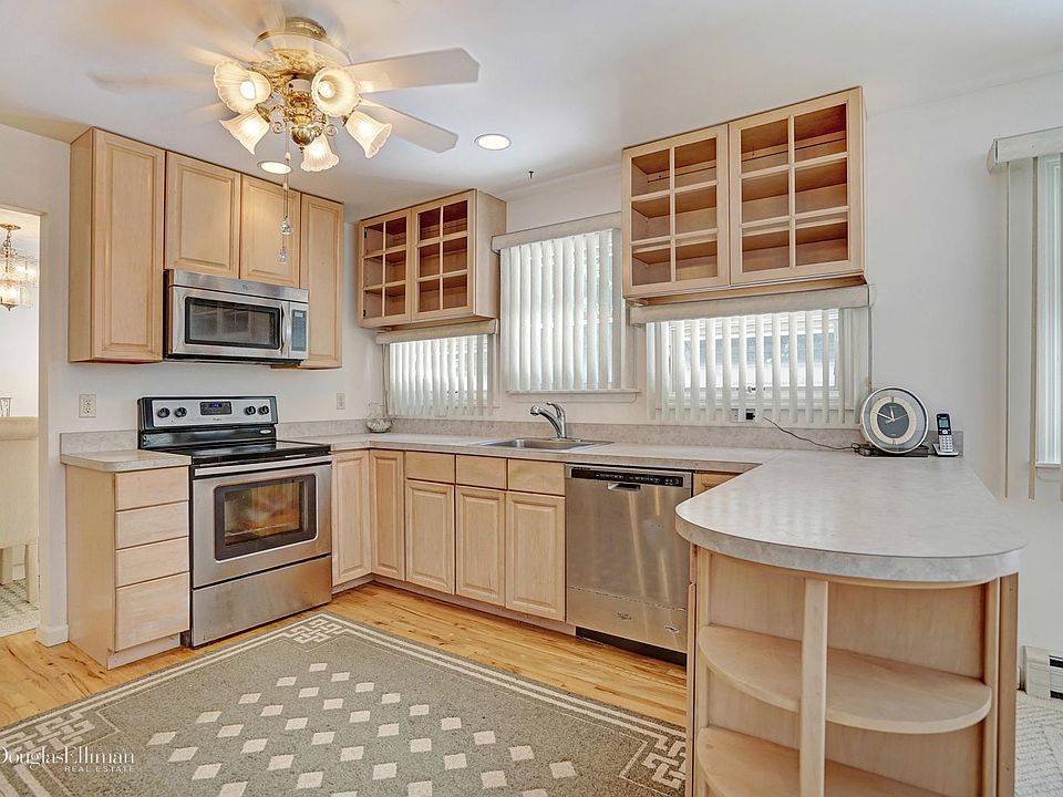 1st image of 285 Willow Dr