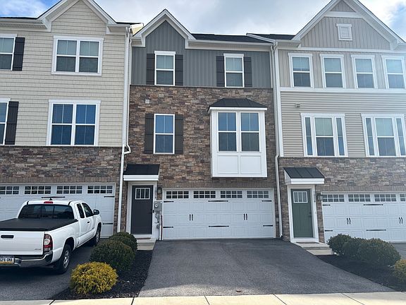 2nd image of 1016 Rosecroft Ln