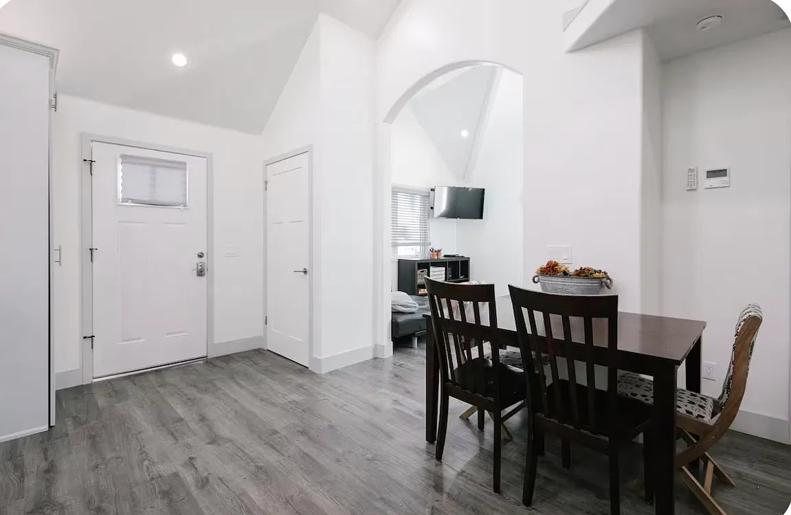 2 bed, 720 sqft, $5,750 — Photo 4