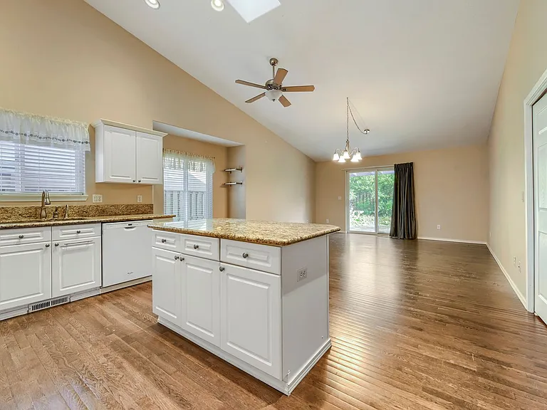 15084 Persimmon Way — Photo 11