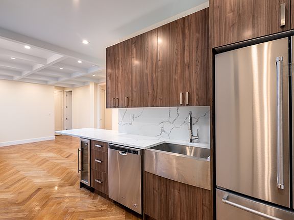 3rd image of 921 Washington Ave #161