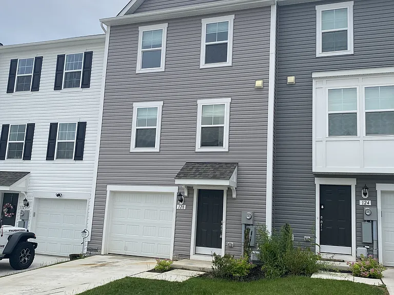 128 Tuxford Rd — Photo 1