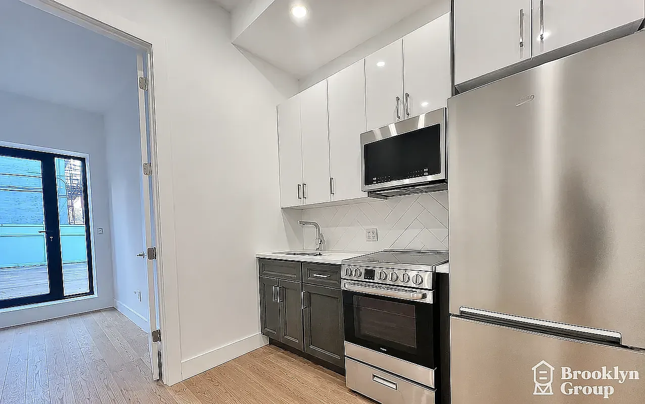 435 Dekalb Avenue — Photo 2
