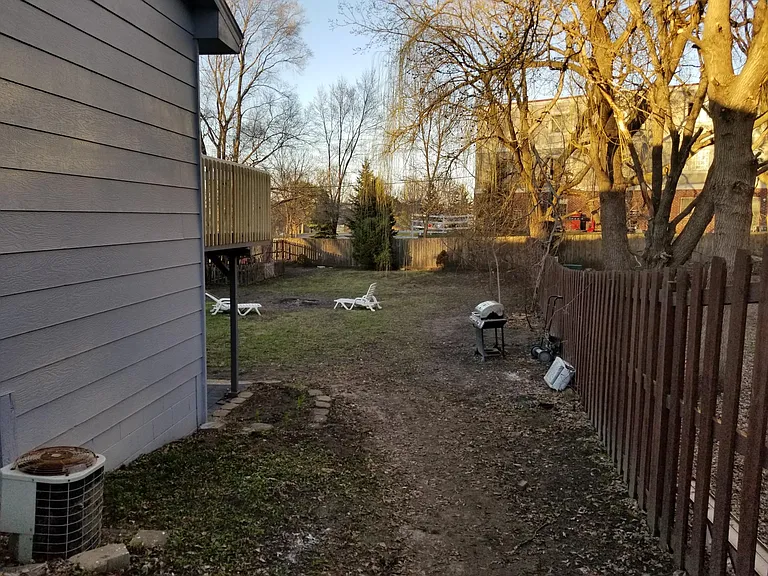 1043 Eastview Cir — Photo 13