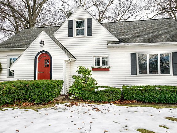2nd image of 3424 Hiawatha Dr