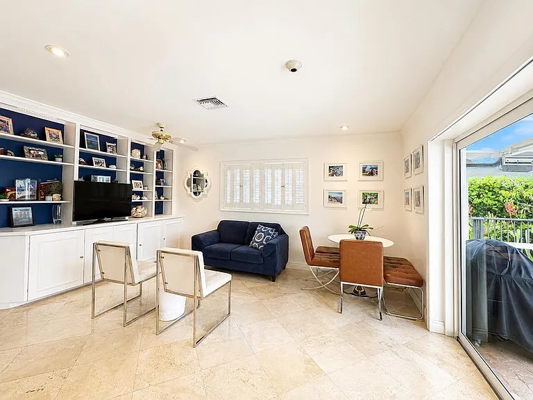 1111 SW Pepperridge Ter — Photo 13