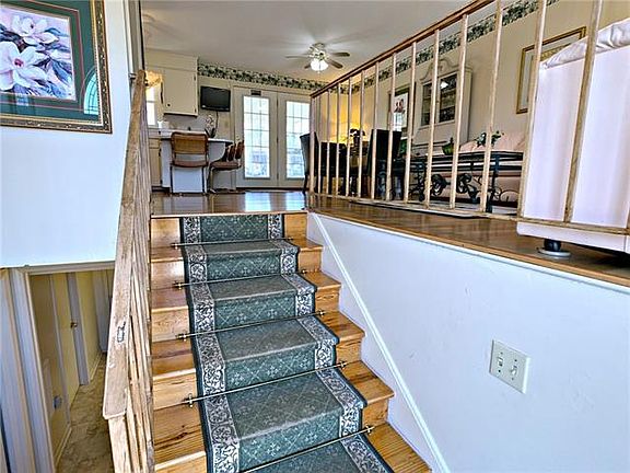 3rd image of 1597 Old Farm Dr