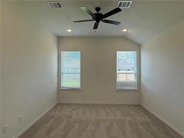 3709 Lamar Hollow Ct — Photo 11