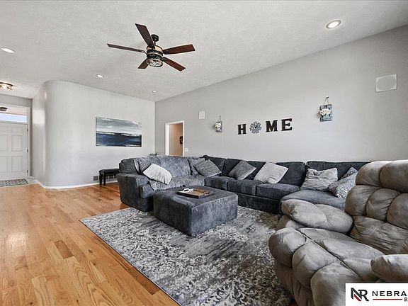 5th image of 5549 N 140th St