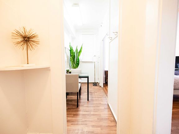 2nd image of 755 Bush St #203A